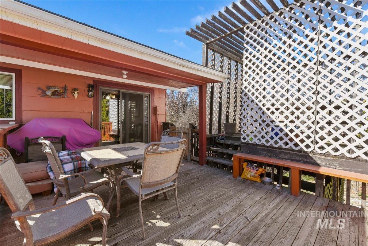 2811 Apollo Place Caldwell, ID 83605 - Photo 26 of 31 Deck with outdoor dining area