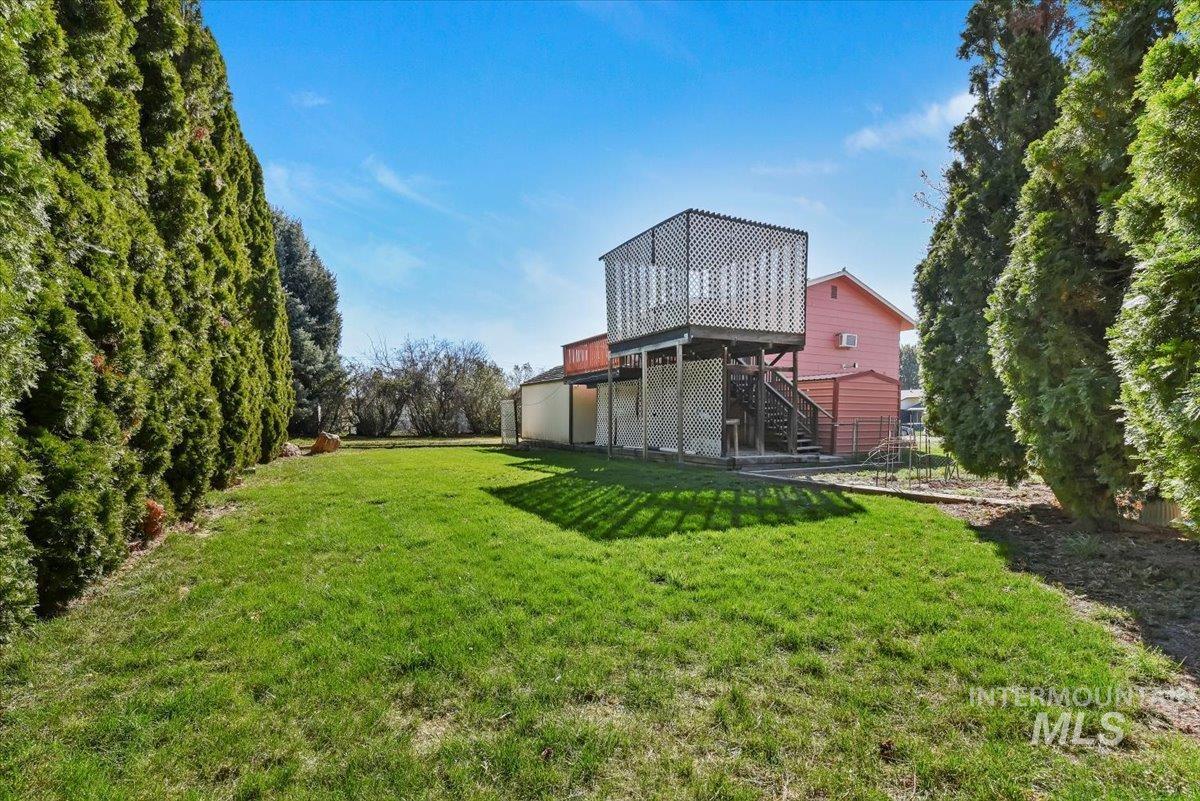 2811 Apollo Place Caldwell, ID 83605 - Photo 27 of 31 View of green lawn with stairs