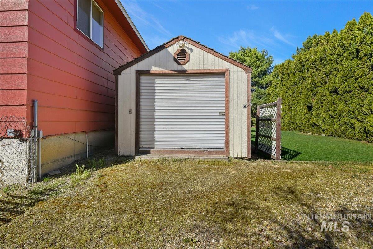 2811 Apollo Place Caldwell, ID 83605 - Photo 29 of 31 View of garage