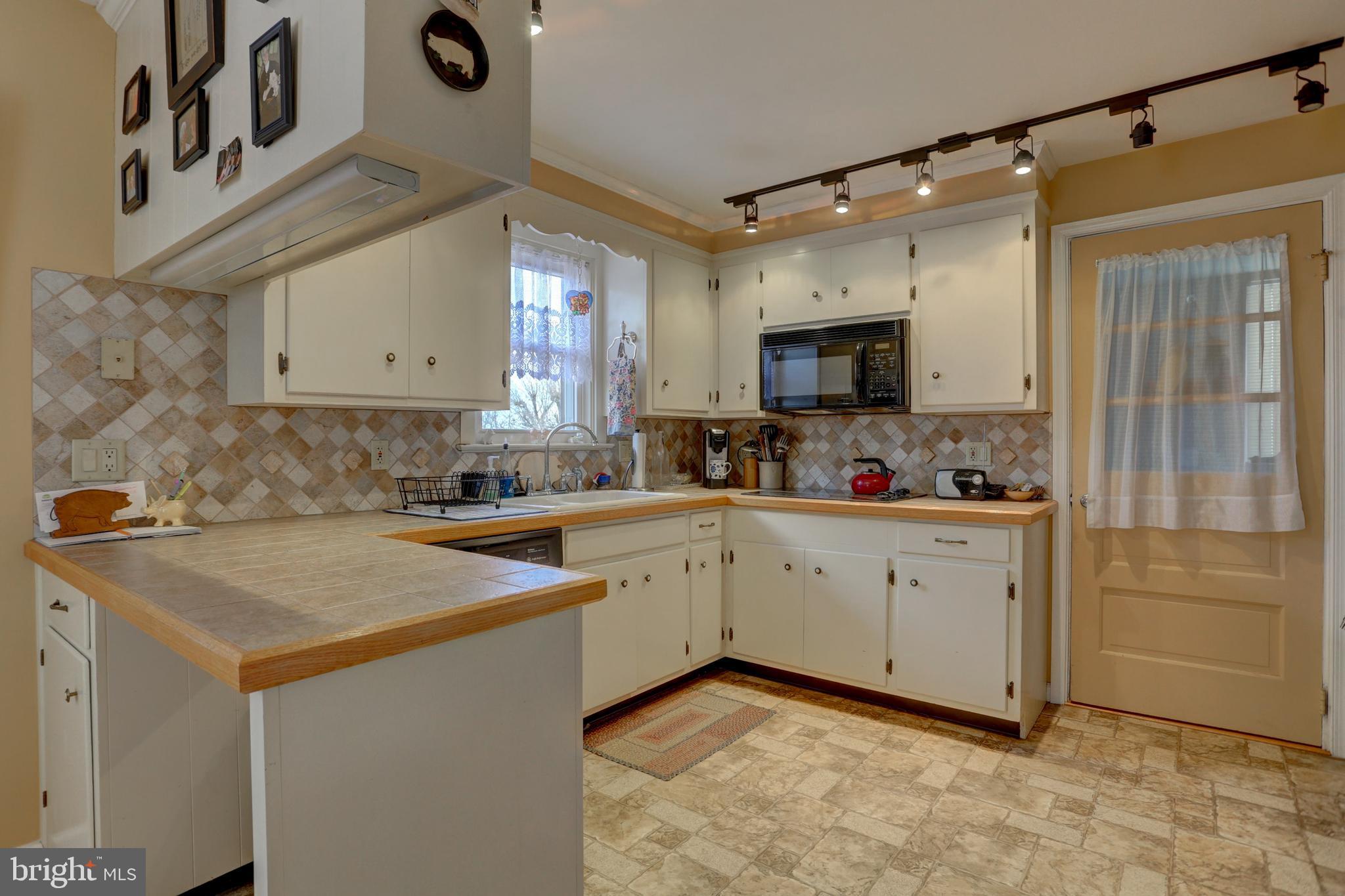 1711 Old Rothsville Road Lititz, PA 17543 - Photo 8 of 31