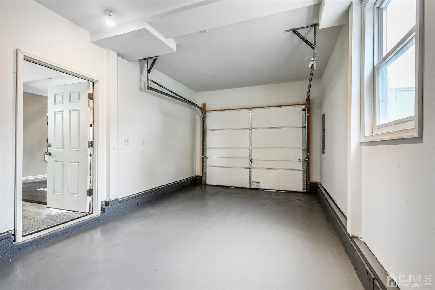 9 Markham Road Edison, NJ 08817 - Photo 27 of 28 an empty room with a empty space
