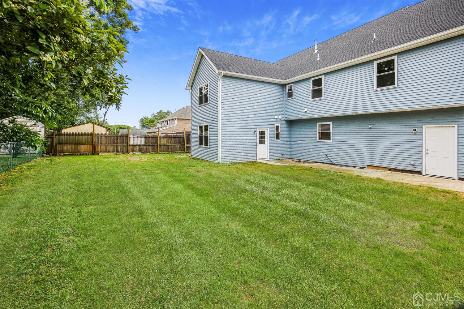 9 Markham Road Edison, NJ 08817 - Photo 4 of 28 a house view with a garden space