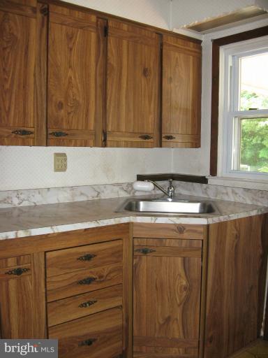 349 Leeanne Road Essex, MD 21221 - Photo 3 of 21 Kitchen with corner sink