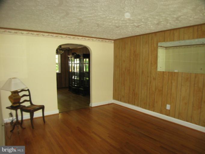 349 Leeanne Road Essex, MD 21221 - Photo 6 of 21 Spacious Living Room