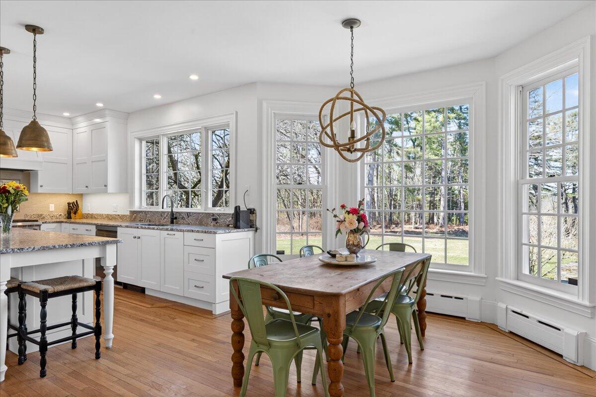 22 Royall Point Road Yarmouth, ME 04096 - Photo 31 of 109 Breakfast nook toward kitchen