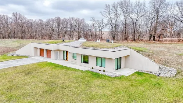 $549,000 | 18018 Ozark Lane, Higginsville, MO 64037