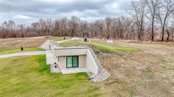 $549,000 | 18018 Ozark Lane, Higginsville, MO 64037