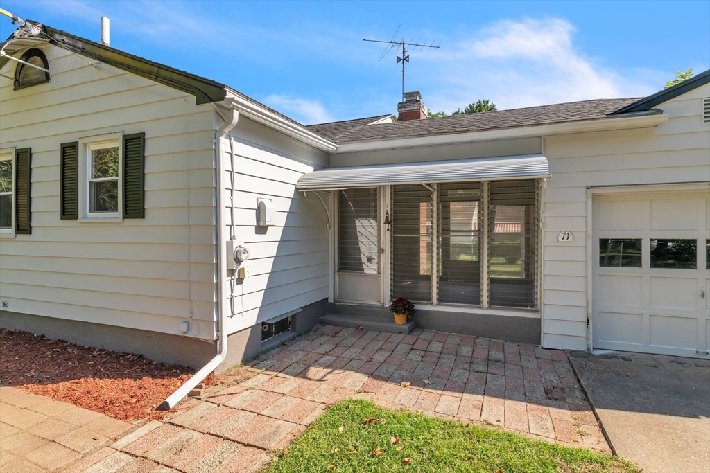 71 Stewart Lane Agawam, MA 01001 - Photo 3 of 39 Gallery Image 3