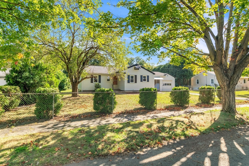 71 Stewart Lane Agawam, MA 01001 - Photo 6 of 39 Gallery Image 6