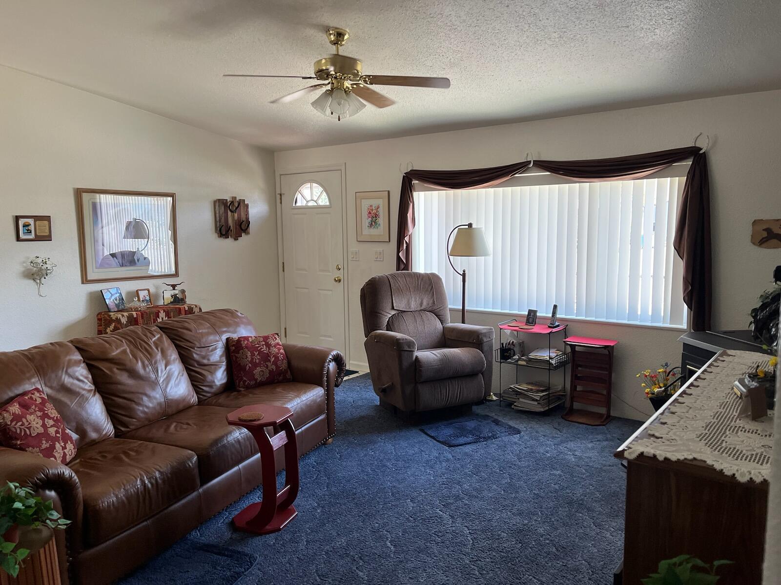 92 South T Street Lakeview, OR 97630 - Photo 3 of 33 Living room