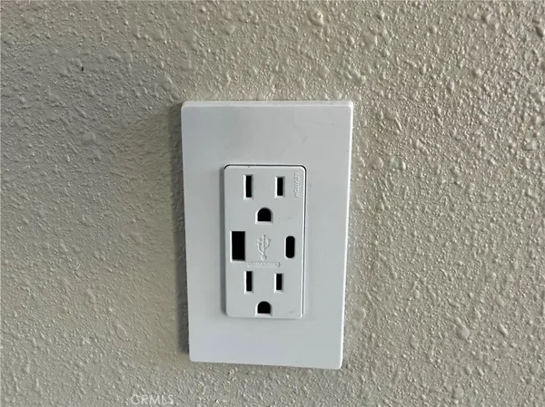 $1,795 | 2317 Cedar Avenue, Long Beach, CA 90806