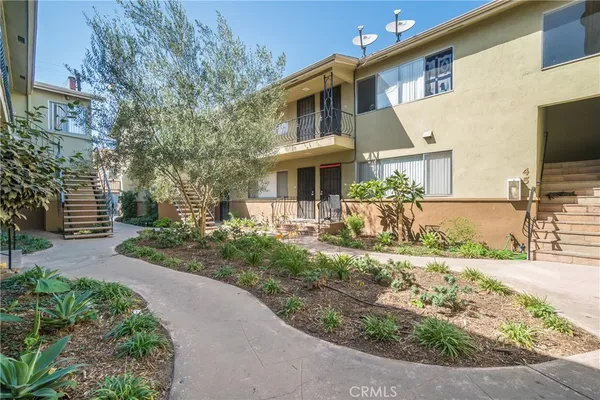 $1,795 | 2317 Cedar Avenue, Long Beach, CA 90806