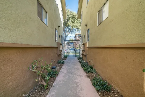 $1,795 | 2317 Cedar Avenue, Long Beach, CA 90806