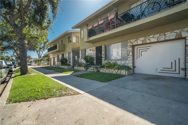 $1,795 | 2317 Cedar Avenue, Long Beach, CA 90806