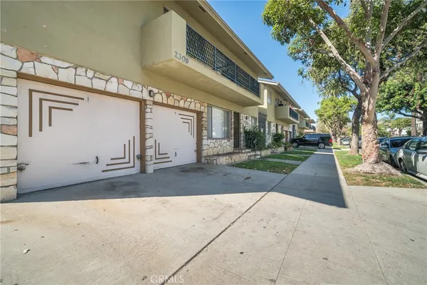 $1,795 | 2317 Cedar Avenue, Long Beach, CA 90806