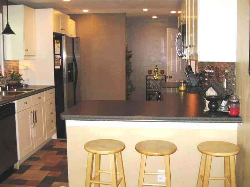 31 Robert Drive McKees Rocks, PA 15136 - Photo 11 of 25 Kitchen.