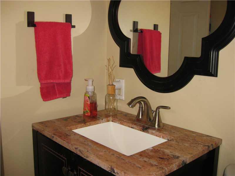 31 Robert Drive McKees Rocks, PA 15136 - Photo 17 of 25 Full Bath.