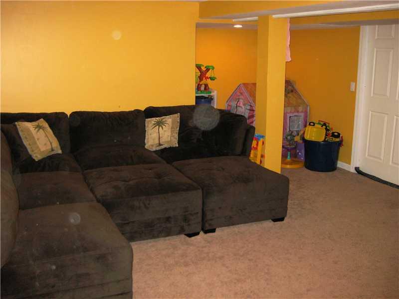 31 Robert Drive McKees Rocks, PA 15136 - Photo 18 of 25 Family Room.