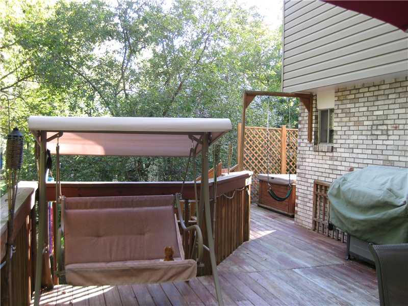 31 Robert Drive McKees Rocks, PA 15136 - Photo 22 of 25 Patio/Deck.