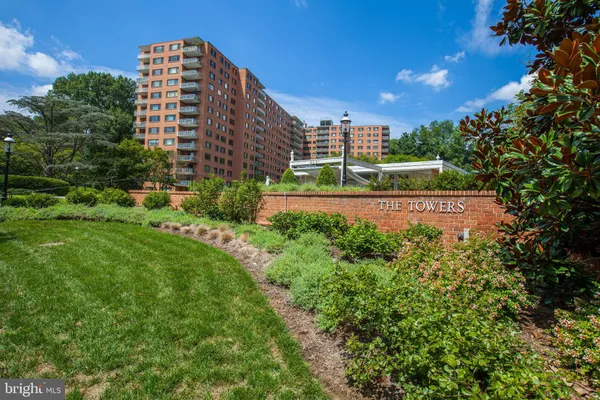 $4,950 | 4201 Cathedral Avenue Northwest, Unit 914W, Washington, DC 20016