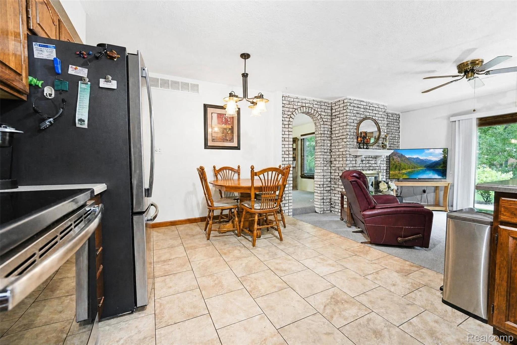 41768 Hanford Road Canton, MI 48187 - Photo 7 of 28 kitchen.jpeg
