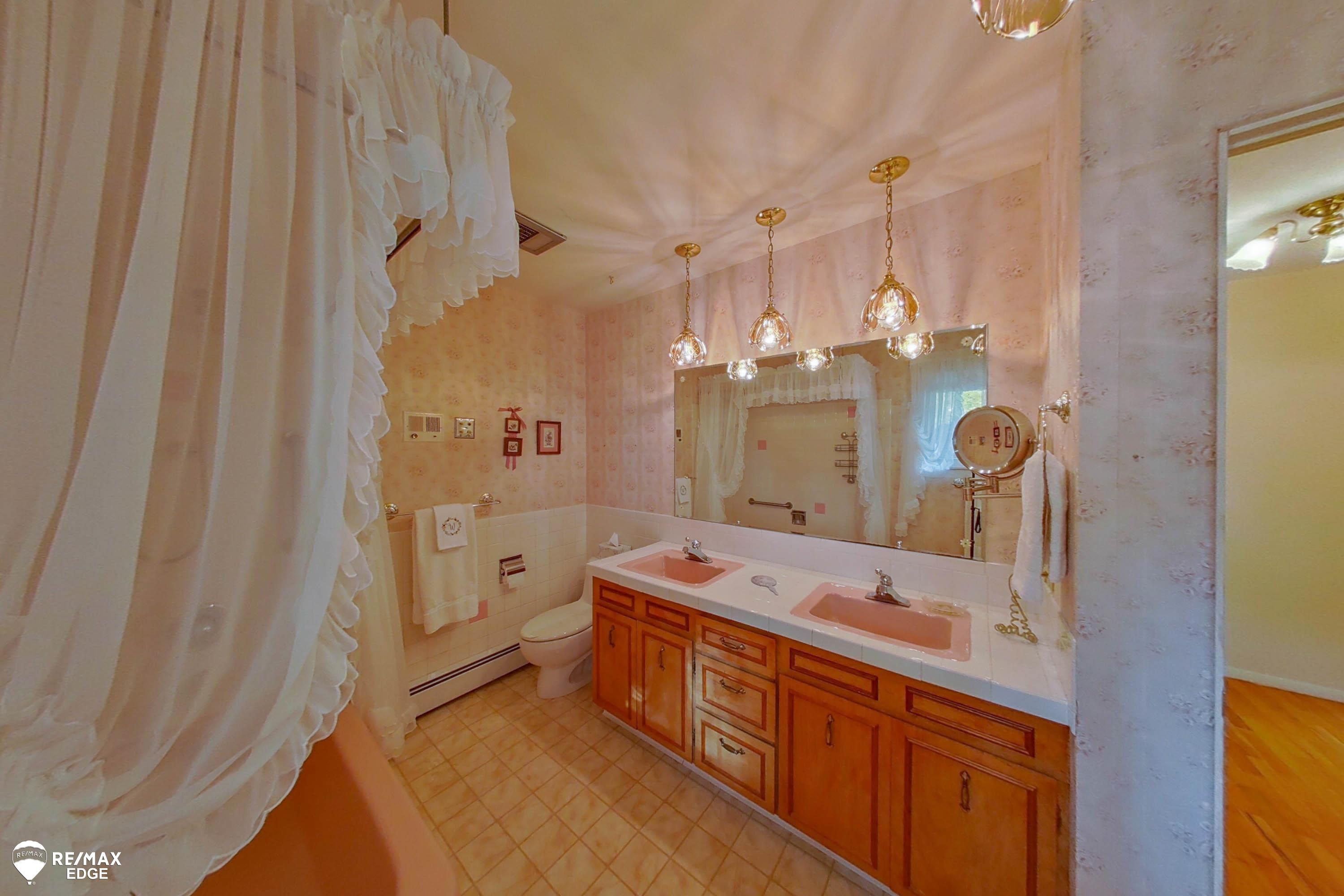 8047 North Seymour Road Flushing, MI 48433 - Photo 23 of 47 Full Bathroom