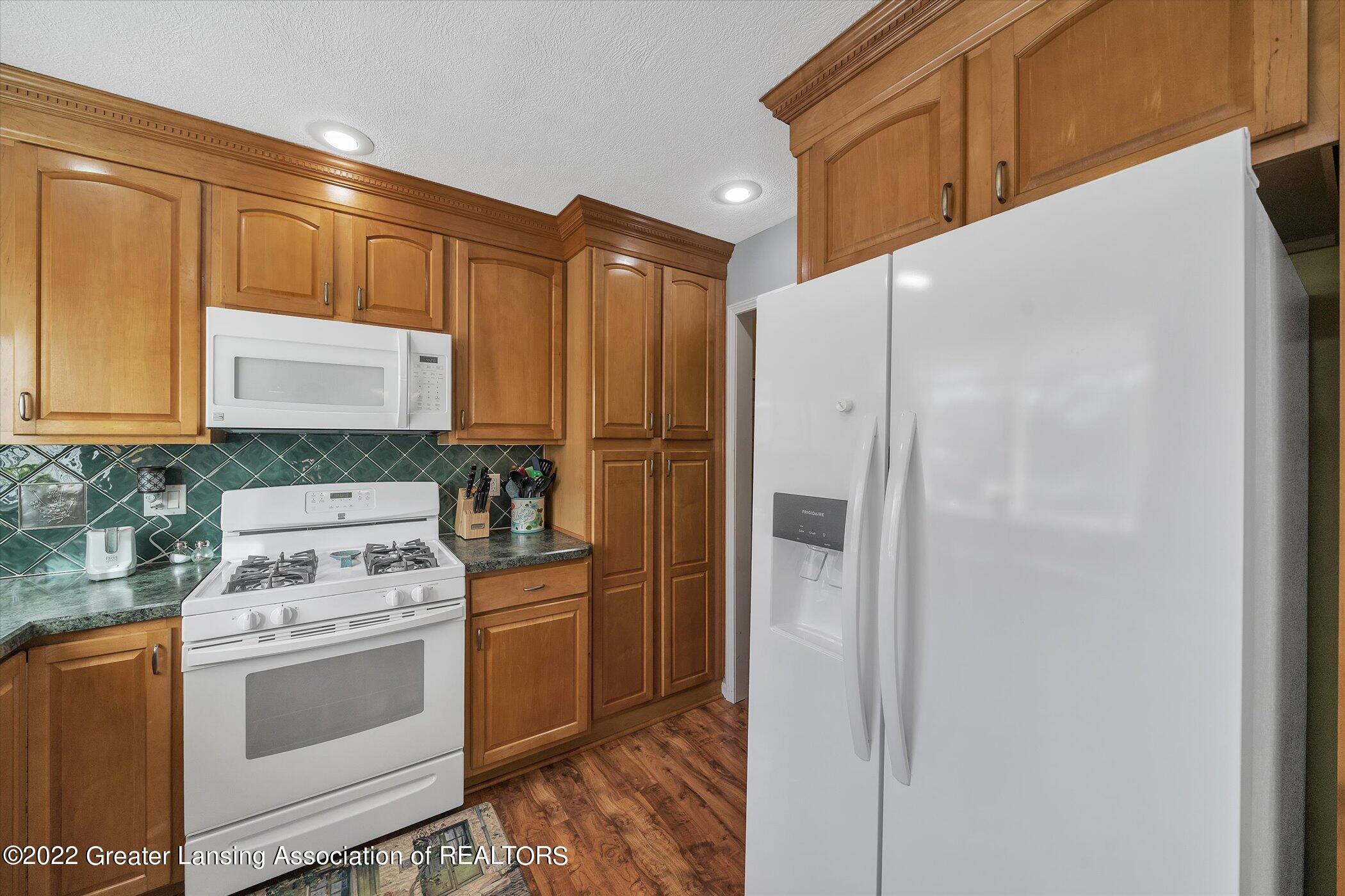 3311 County Line Road East Lansing, MI 48823 - Photo 19 of 39 19-3311-County-Line-Rd-WindowStill-Real-