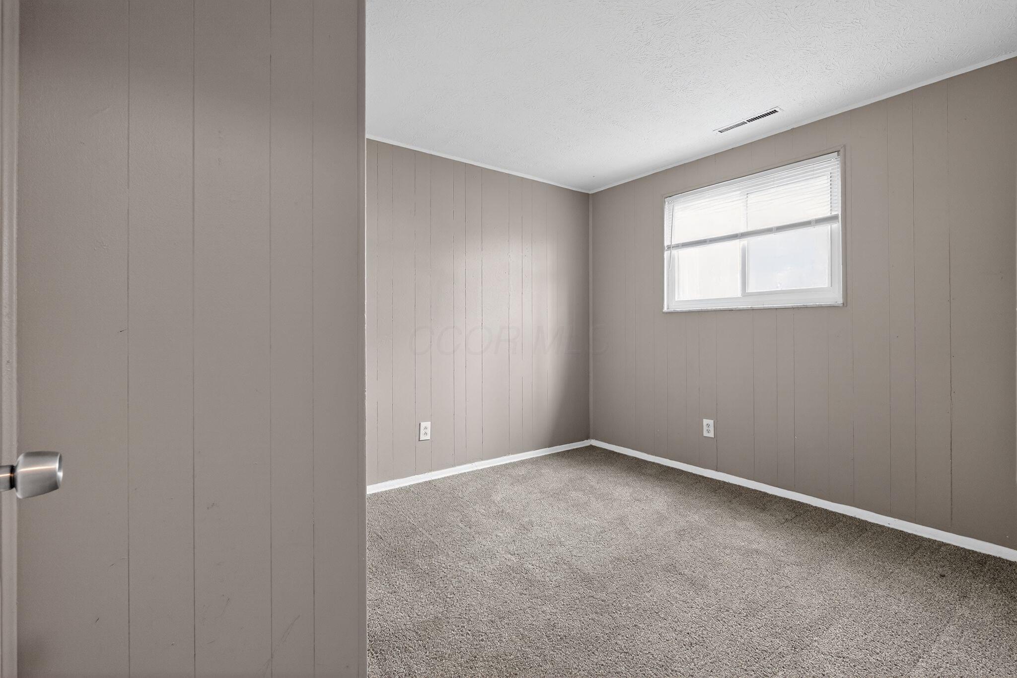 5145 Rutledge Drive South Columbus, OH 43232 - Photo 4 of 30 07_5145_Rutledge_Dr_S_Columbus_OH_43232-