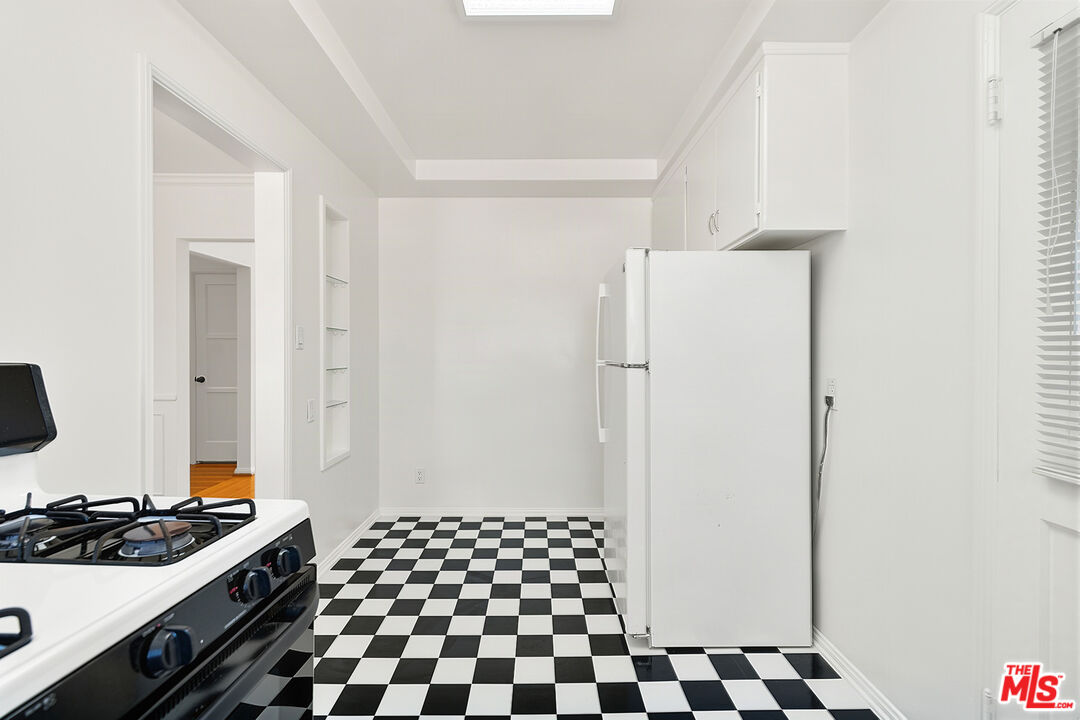 1474 1/2 Reeves Street Los Angeles, CA 90035 - Photo 8 of 16 Gallery Image 8