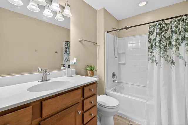 $440,000 | 854 Plains Court, Carol Stream, IL 60188