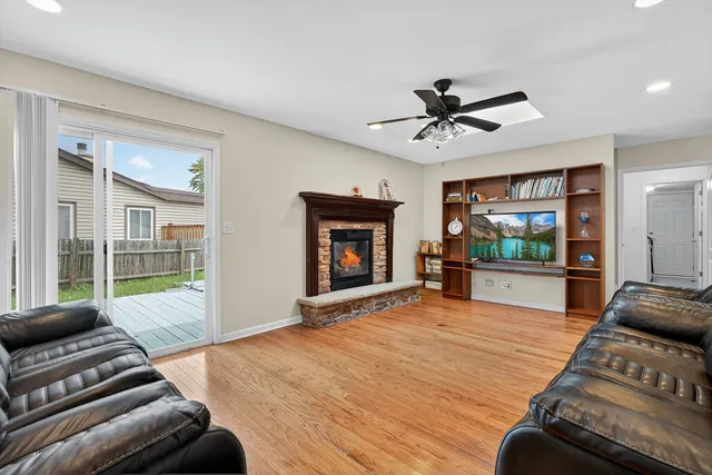 $440,000 | 854 Plains Court, Carol Stream, IL 60188