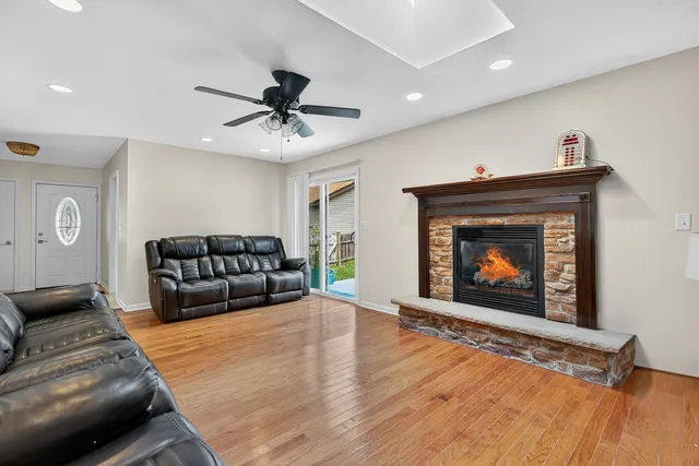 $440,000 | 854 Plains Court, Carol Stream, IL 60188