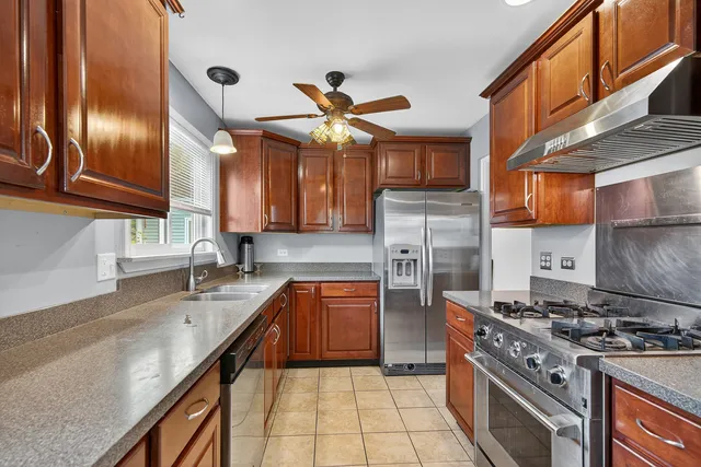 $440,000 | 854 Plains Court, Carol Stream, IL 60188