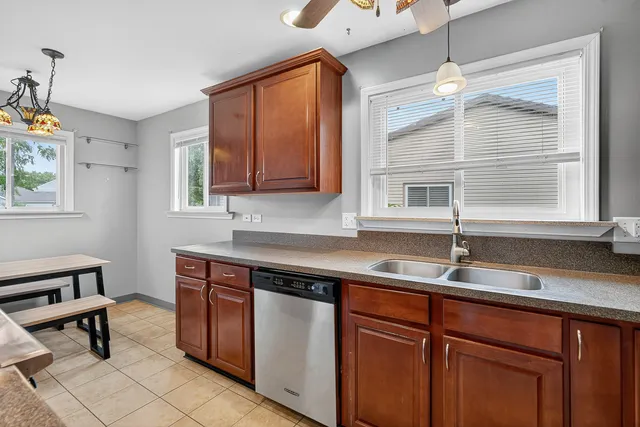 $440,000 | 854 Plains Court, Carol Stream, IL 60188