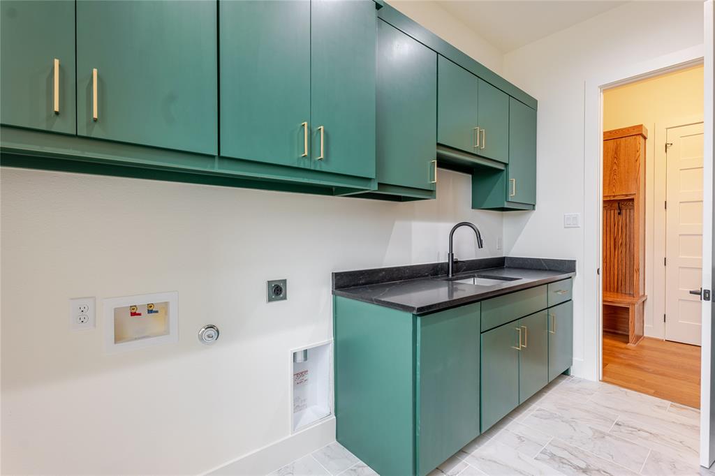 2005 Denali Pass Aledo, TX 76008 - Photo 26 of 36 a kitchen with stainless steel appliances granite countertop a sink and a microwave