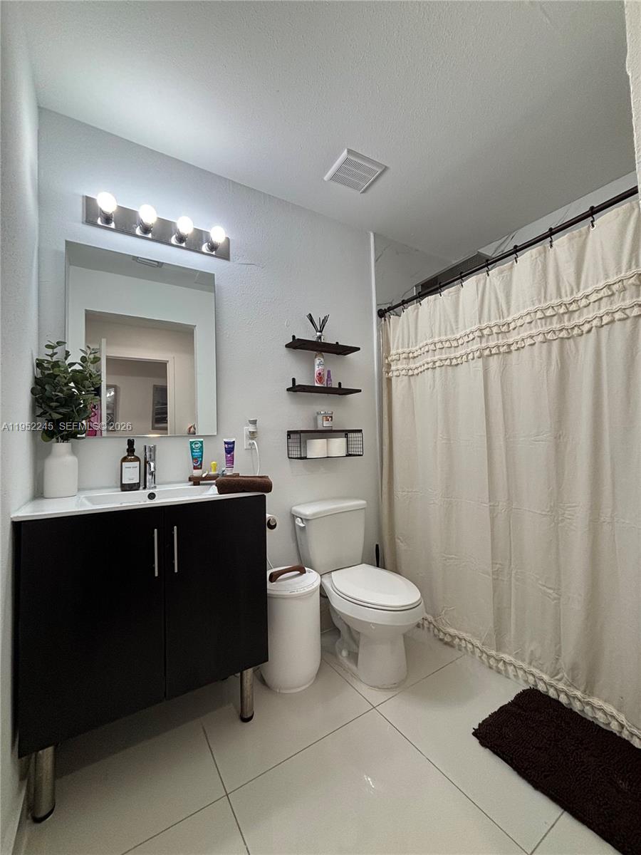 25912 Southwest 139th Court Homestead, FL 33032 - Photo 13 of 27 1