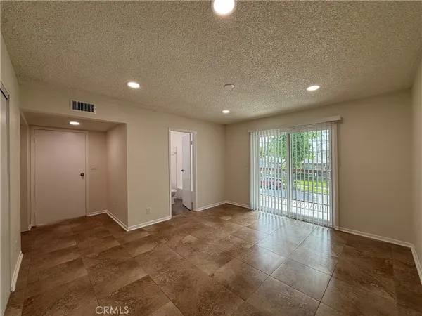 $2,695 | 221 West Elm Avenue, Unit L, Burbank, CA 91502