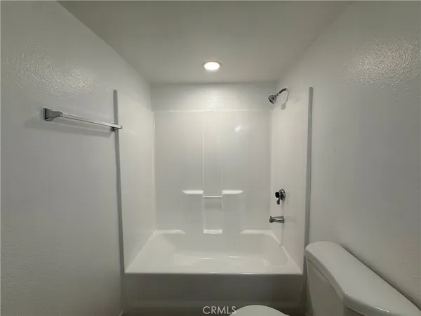 $2,695 | 221 West Elm Avenue, Unit L, Burbank, CA 91502