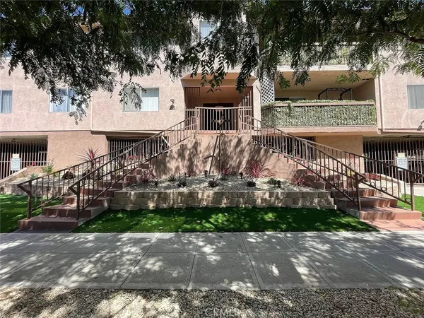 $2,695 | 221 West Elm Avenue, Unit L, Burbank, CA 91502