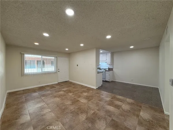 $2,695 | 221 West Elm Avenue, Unit L, Burbank, CA 91502