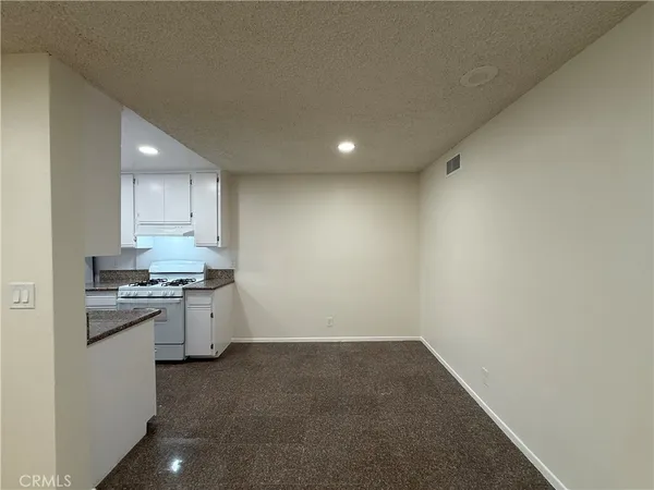 $2,695 | 221 West Elm Avenue, Unit L, Burbank, CA 91502