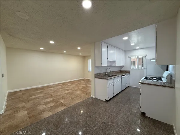 $2,695 | 221 West Elm Avenue, Unit L, Burbank, CA 91502