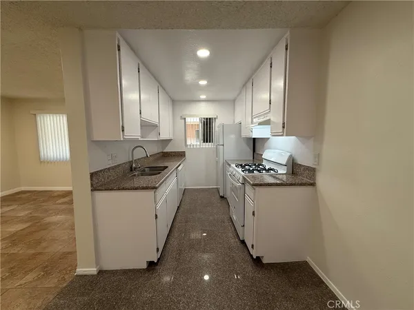 $2,695 | 221 West Elm Avenue, Unit L, Burbank, CA 91502