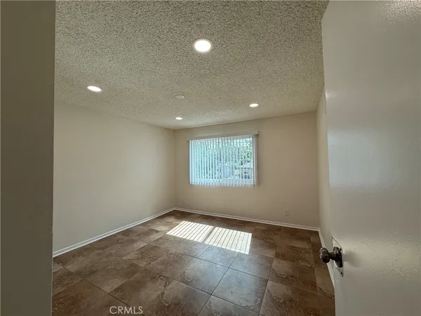 $2,695 | 221 West Elm Avenue, Unit L, Burbank, CA 91502