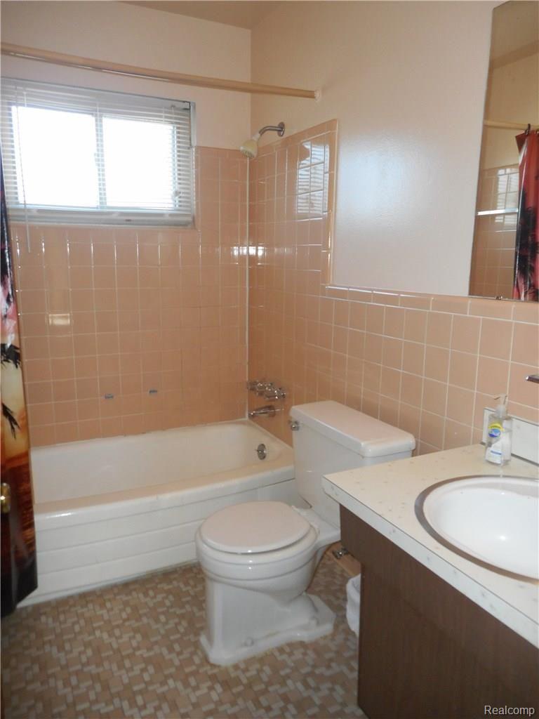 2859 East Maple Road Birmingham, MI 48009 - Photo 6 of 10 Maple2859u17_06.JPG