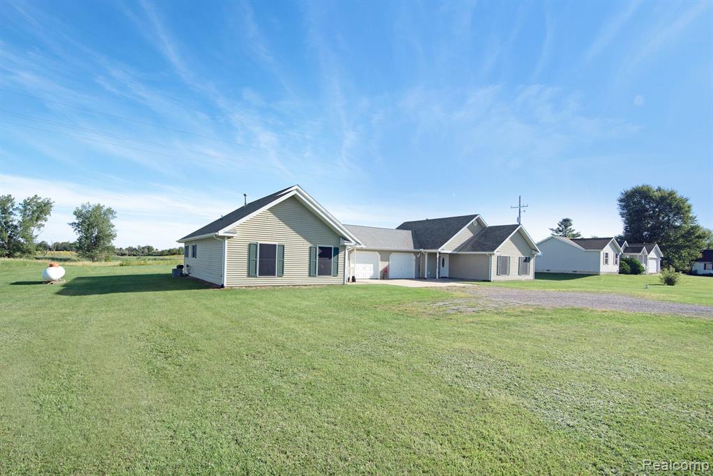 4464 Barnes Road Millington, MI 48746 - Photo 3 of 27
