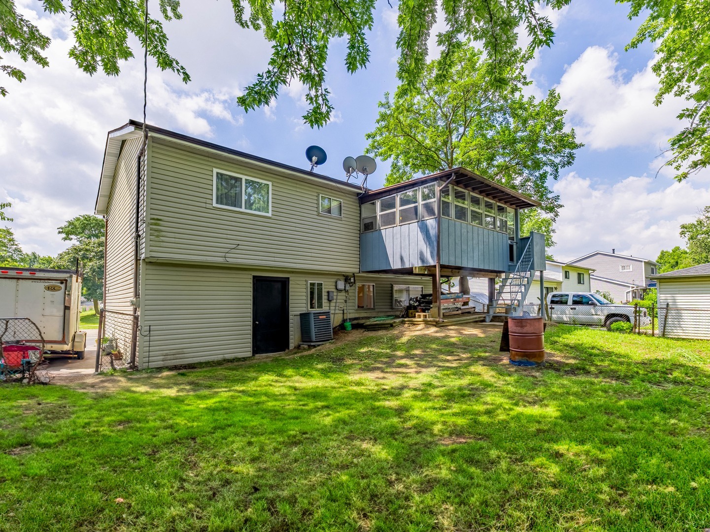 228 Riverside Drive Bolingbrook, IL 60440 - Photo 19 of 22 a backyard of a house with table and chairs