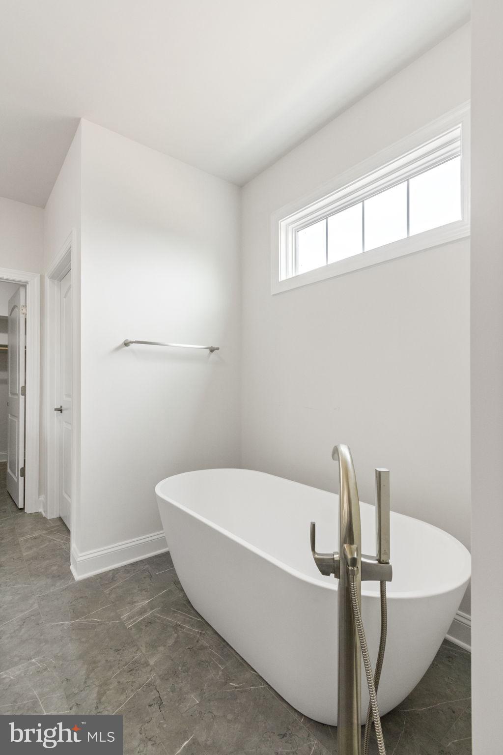 2012 Dozer Lane Catlett, VA 20119 - Photo 65 of 92 Soaking Tub w/ Transom Window Natural Light!