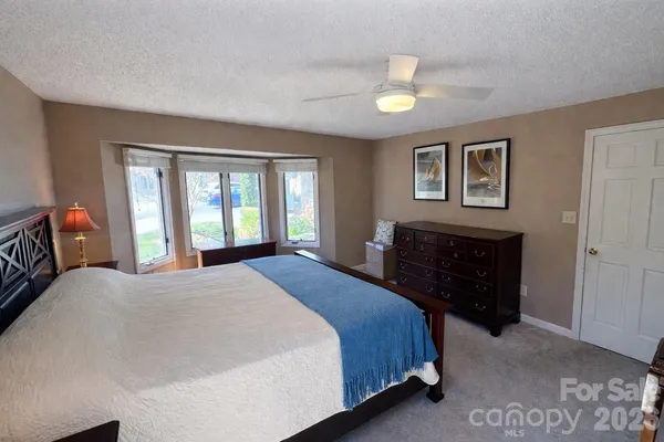 a view of empty room with windows