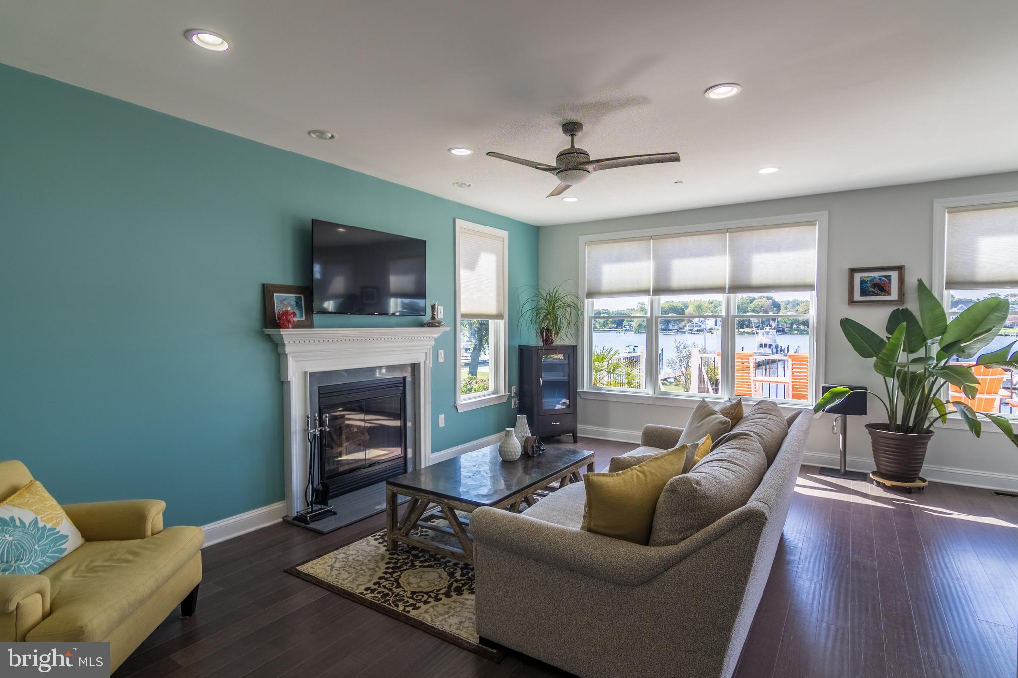 820 Seneca Park Road Baltimore, MD 21220 - Photo 13 of 39 Living Room
